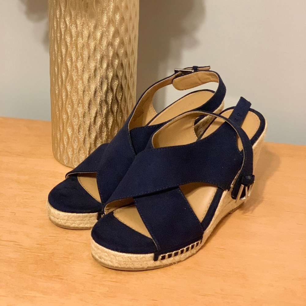 Beautiful Wedge Sandals - Picture 2 of 15